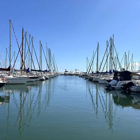Lal150-094 2 Pieces 4 Couchages A Les Maures La Londe-les-Maures